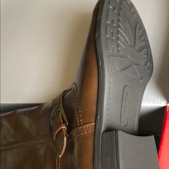 Boots - Picture 3 of 3